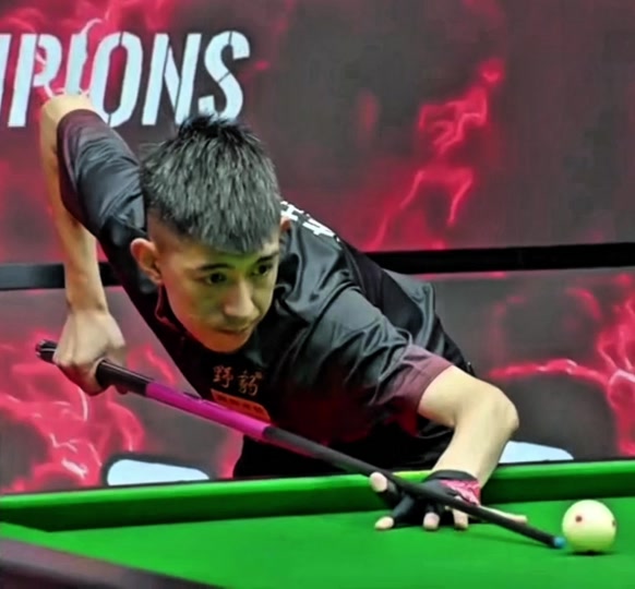 竞争激烈的 竞争激烈的